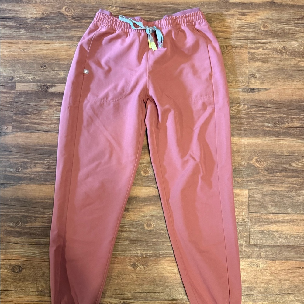 Figs women’s Mari skinny jogger scrub pant size small in mauve